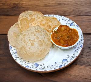 4 Luchi with Aloo Dum