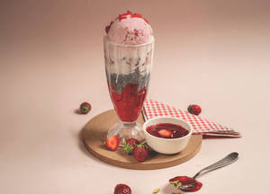 Strawberry Falooda