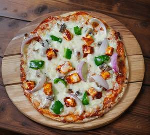 Fiery spicy paneer pizza