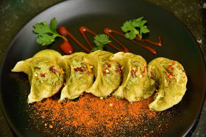 Steam Chicken Hariyali Momos