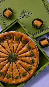 Gift Hamper Baklava Thaal 10.5"