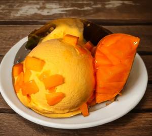 Fresh mango ice cream