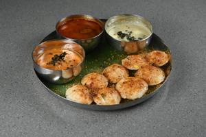 Ghee podi button idli [8 pieces]