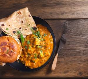 Matar Paneer Wali Combo Thali