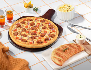 Tandoori Chicken Pizza [Big 10"] + Garlic Bread...