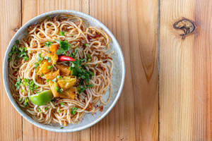 Hakka noodles mixed