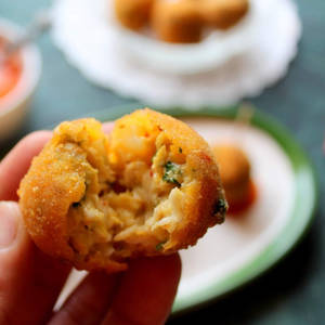 SCHEZWAN CHEESE BALLS