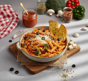 Veg Extravaganza Pasta In Creamy Tomato