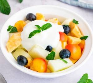 Fruit salad with ice cream