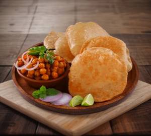Channa masala with 4 puri