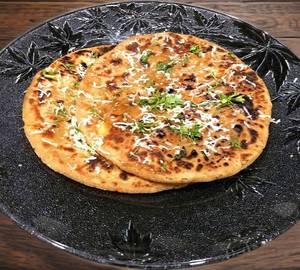 2 desi aloo paneer paratha
