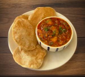 Aloo gravy poori [4pieces]