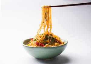 Veg hakka nudles