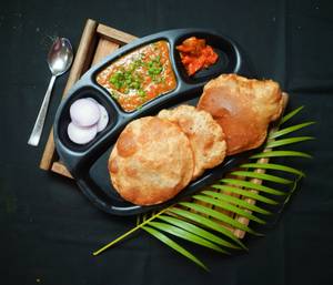 3 Poori With Sabzi