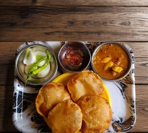 Aloo sabji puri [5 pieces]