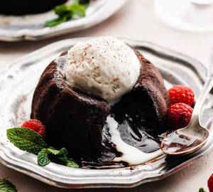 Lawa cake with icecream