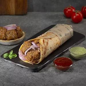 Chicken garlic roll with sauce