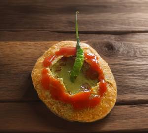 Shegaon Kachori With Souce And Hot Kachori