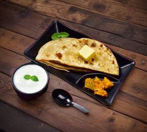 Aloo Pyaz Paratha Thali