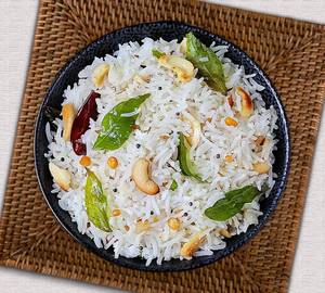 Coconut Rice [750 ml] with Appalam [2 Pieces]