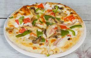 Mushroom Tomato Pizza