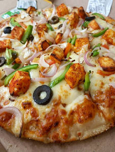 Tandoori Paneer Pizza
