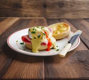 Poached Eggs with chicken Ham