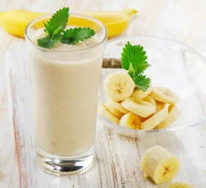 Banana lassi (regular)