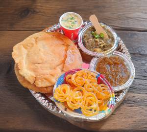2 Kachori With,100 Gm Jalebi