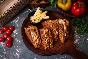 Chicken Tandoori Double-decker Club Sandwich In Jumbo Bread