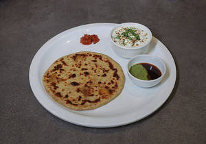 Aaloo Paratha With Curd