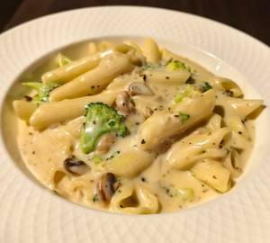 Mushroom Brocoli alfredo pasta