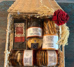 Eggless Box Gift Hamper