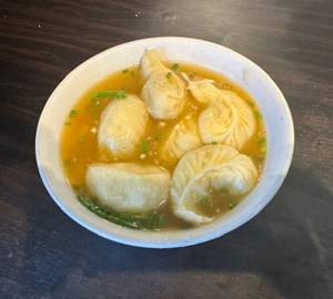 Jhol Momo Veg (6pcs)