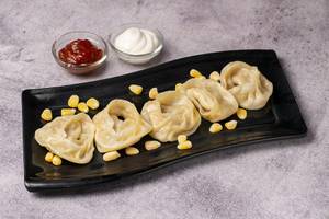 Corn Cheese Steamed Momos [6 pieces]