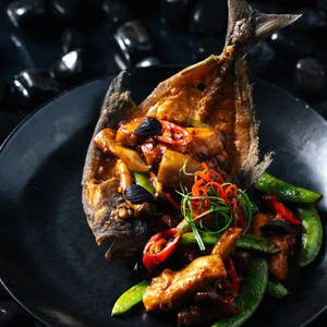 Quick Fried Black Pomfret In Black Garlic Sauce