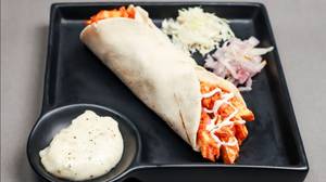 Chicken kuboos shawarma