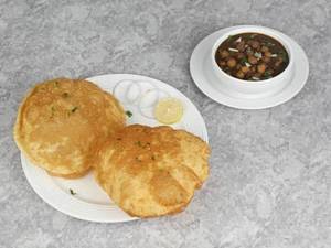 Chole Bhature [Paneer Stuffed]