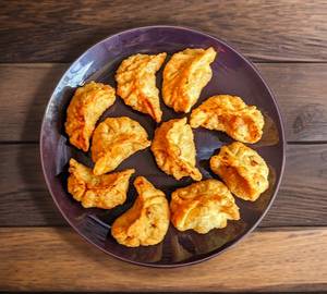 Fried Veg Momos. [6 Pieces]