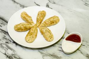 Schezwan Chicken Fried Momos [6 pieces]