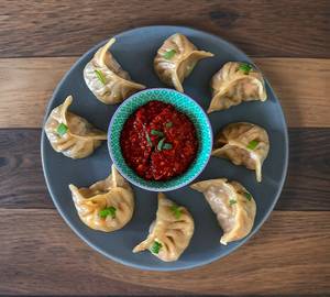 Steamed Chicken Momos (6 pieces)