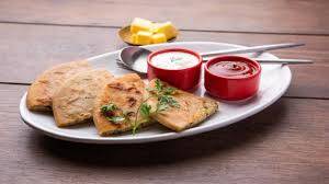 Gobhi Paratha (2 Pcs With Curd)