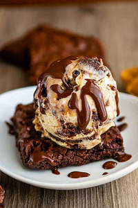 Brownie With Premium Flavour Ice Cream