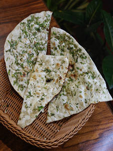 Kothmir Butter Naan
