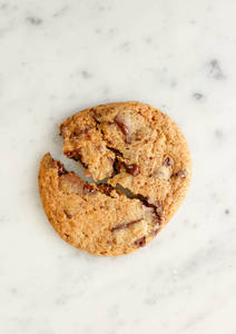 EGGLESS CHOCOLATE CHUNK COOKIE