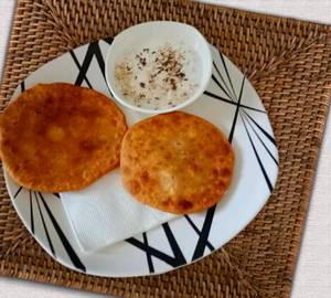 Aloo Pyaaz Paneer Poori (2 Pcs)