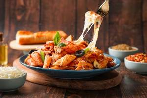 Cheeseburst Arrabiata Veg Pasta (Red Sauce)