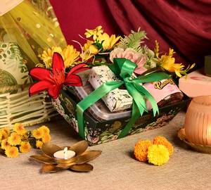 Floral Gift Hamper [Small]