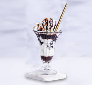 Classic Hot Fudge Sundae