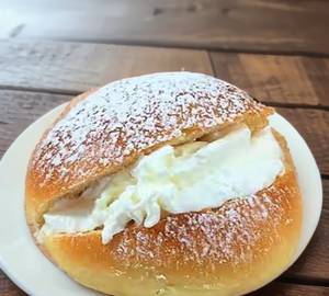 Cream bun